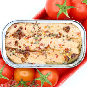 Filetes de Atum com Tomate Seco, Oregãos e Piri-piri em Azeite | Moliceiro Filetes de Atum com Tomate Seco, Oregãos e Piri-piri em Azeite | Moliceiro